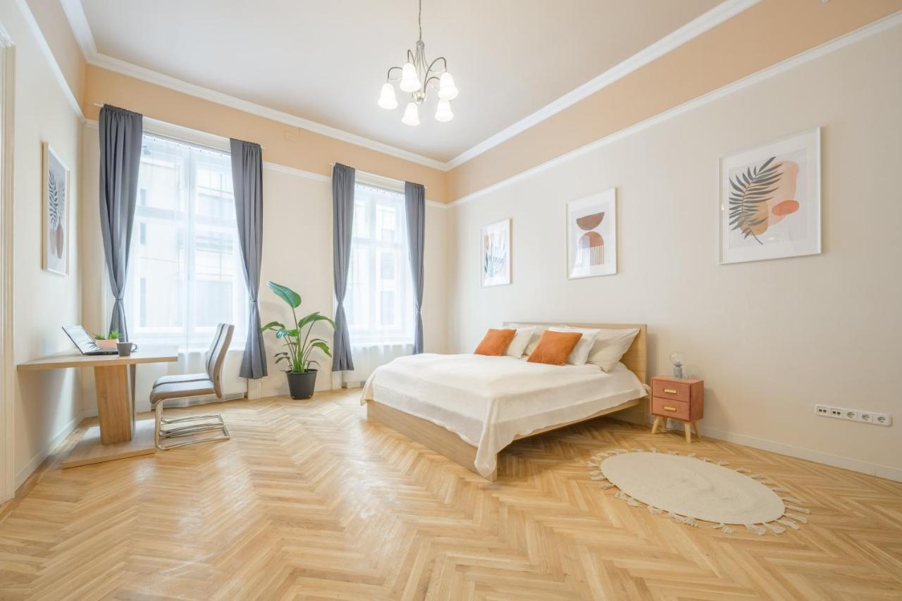 Best Seasons Andrassy Budapest Luaran gambar