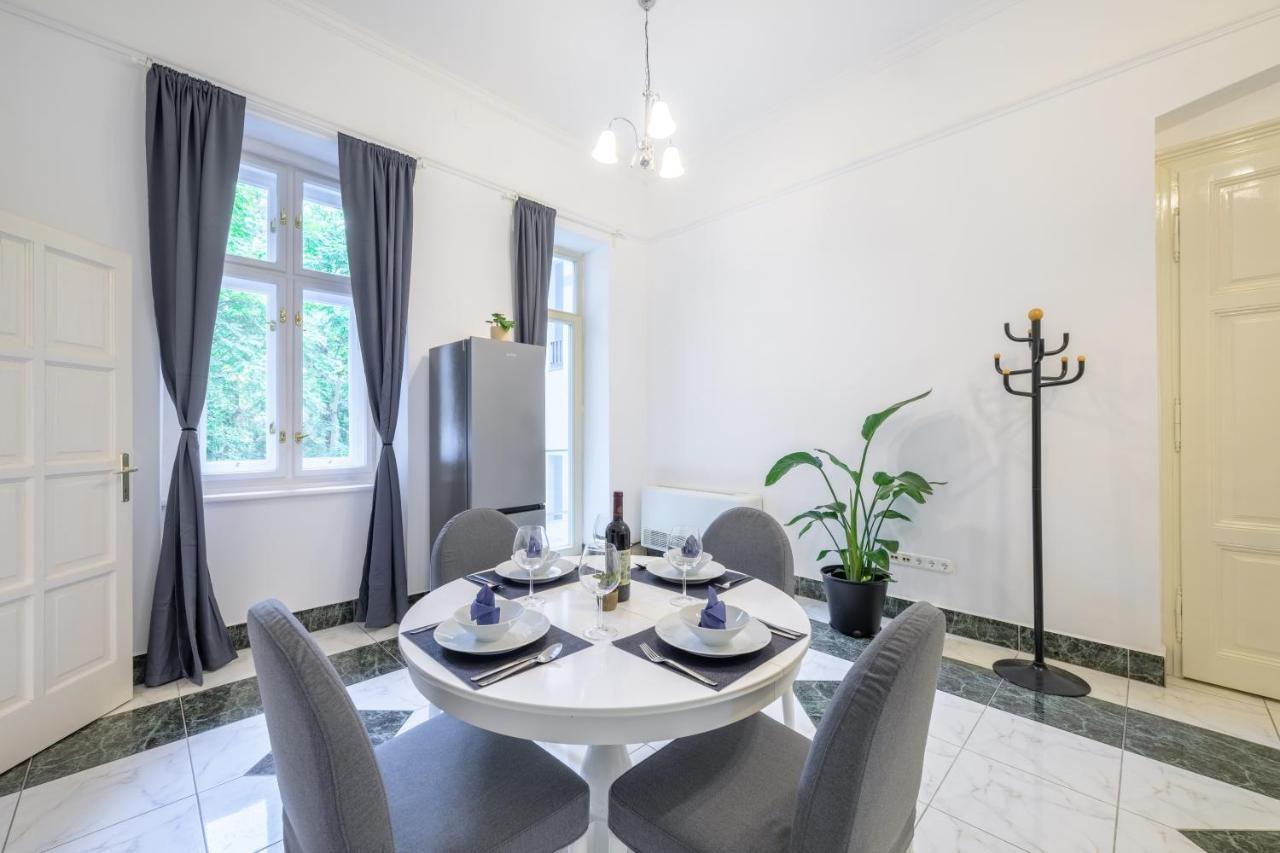 Best Seasons Andrassy Budapest Luaran gambar
