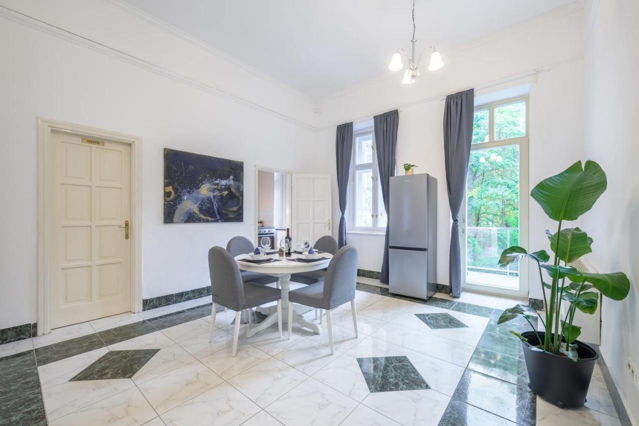 Best Seasons Andrassy Budapest Luaran gambar