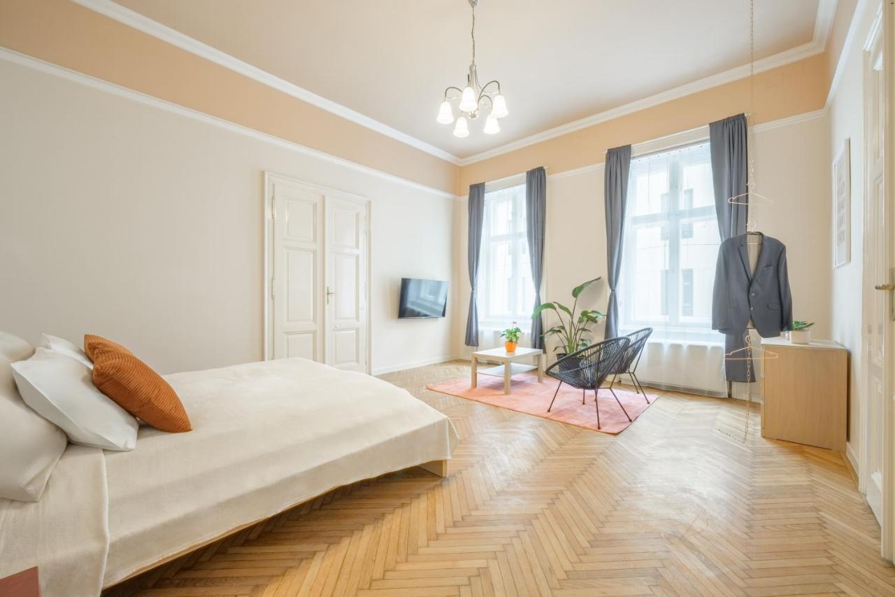 Best Seasons Andrassy Budapest Luaran gambar
