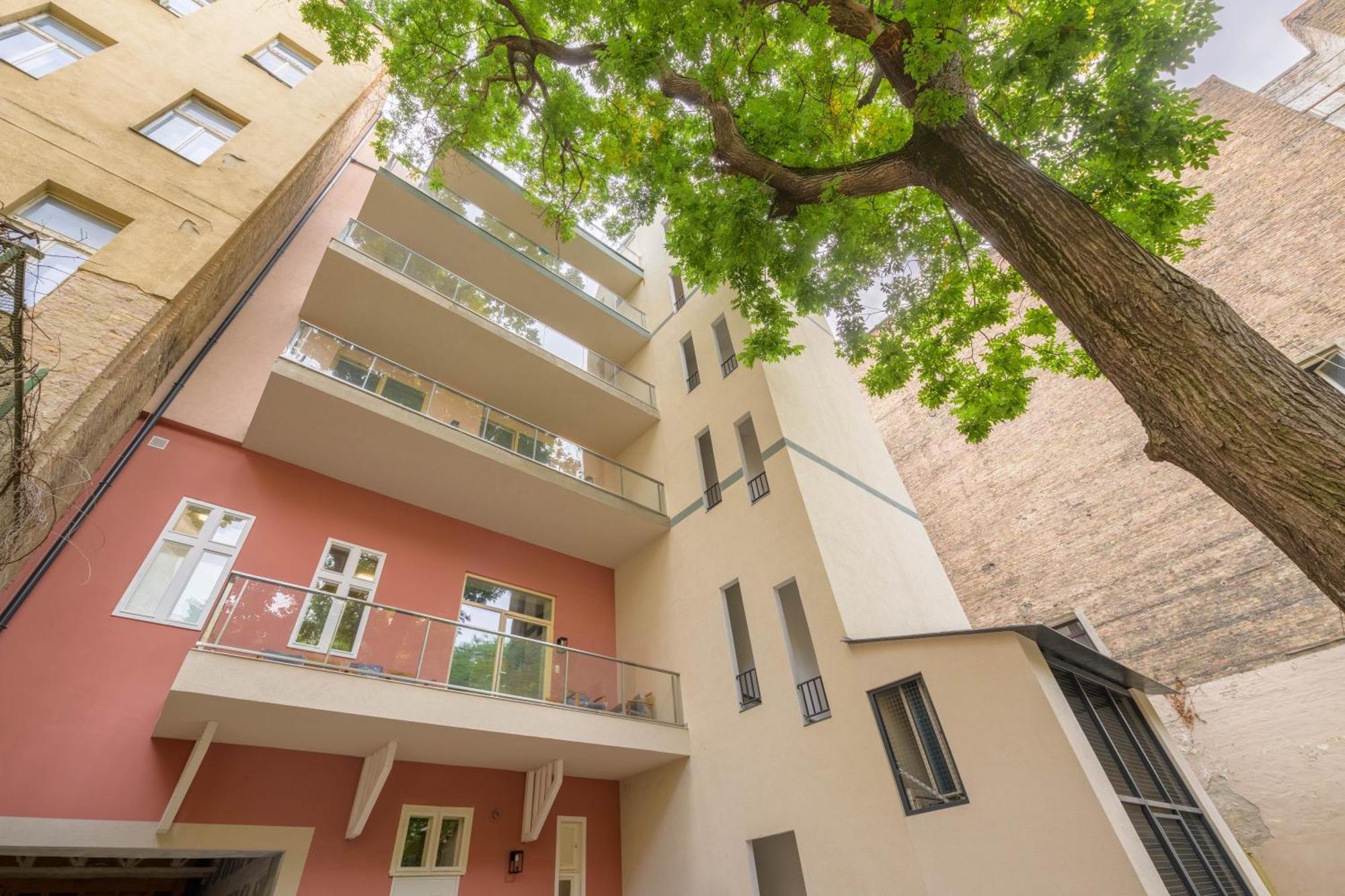 Best Seasons Andrassy Budapest Luaran gambar