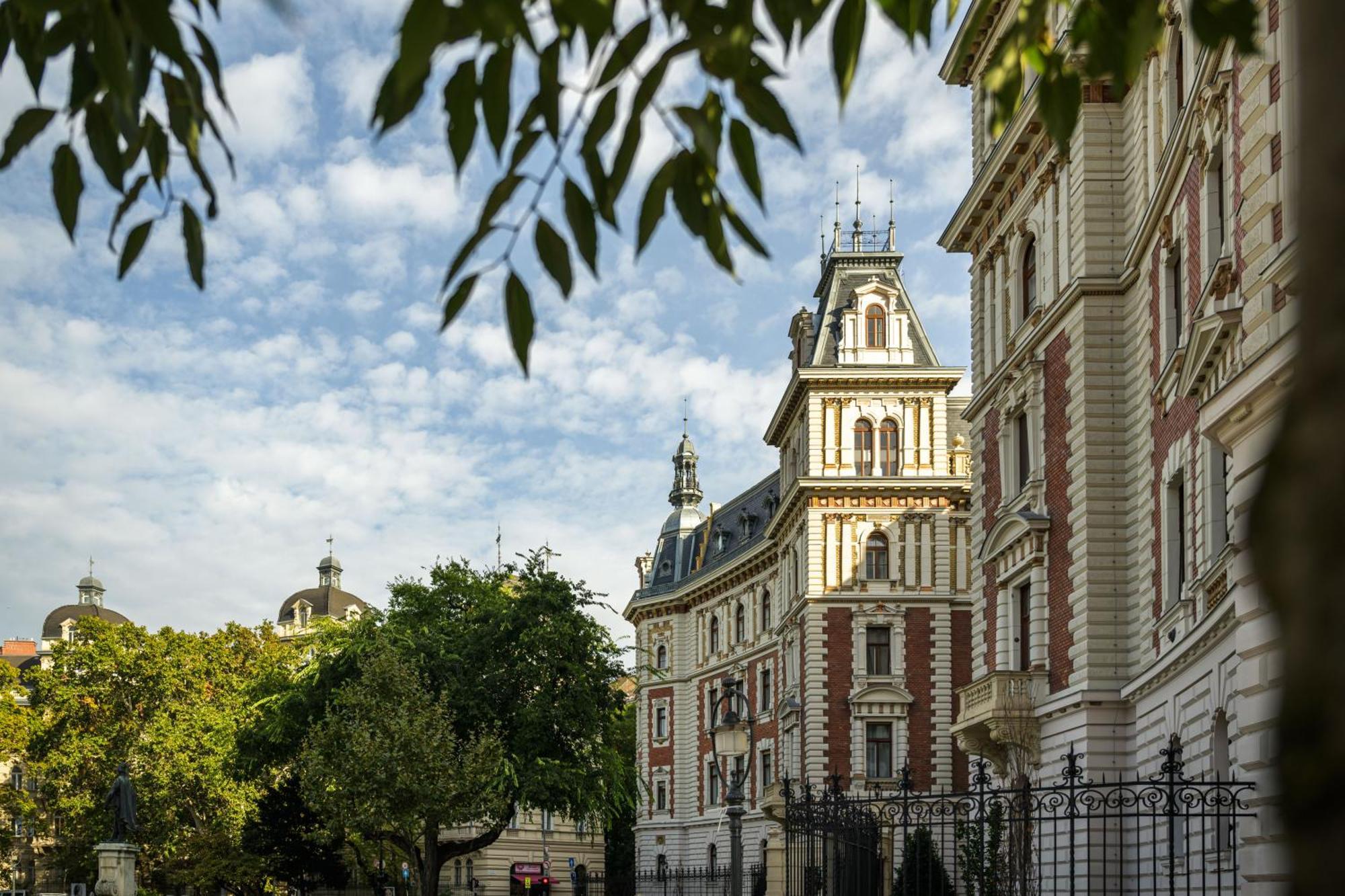 Best Seasons Andrassy Budapest Luaran gambar