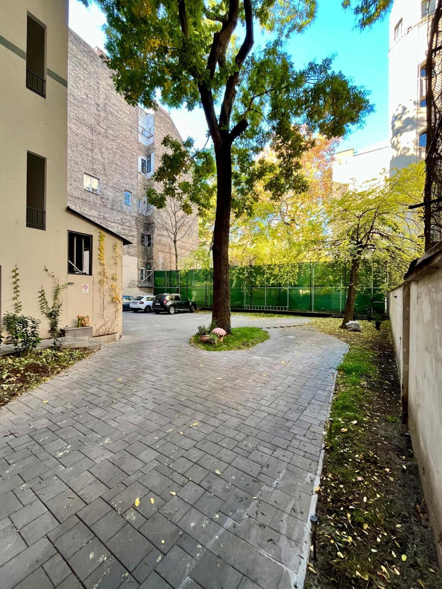 Best Seasons Andrassy Budapest Luaran gambar